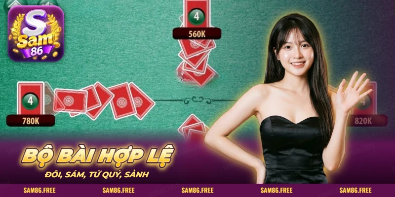 Bàn Sâm Lốc trực tuyến với các cọc bài úp xếp quanh mặt bàn xanh